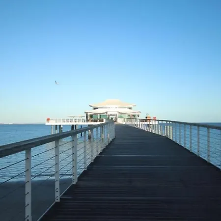 Lee Im Haus Demory *