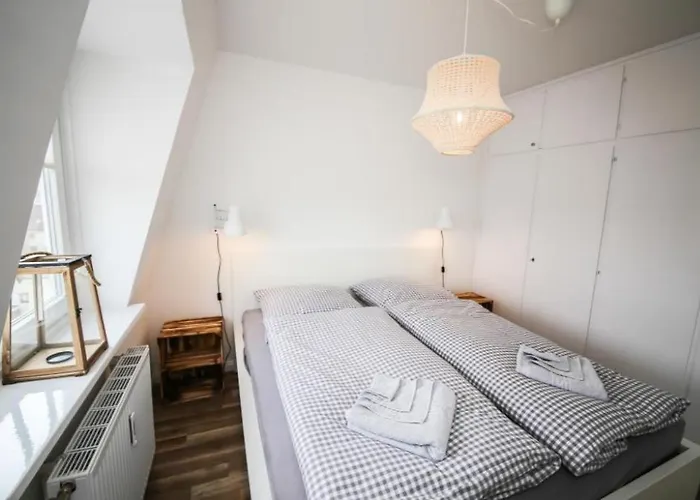 Lee Im Haus Demory *